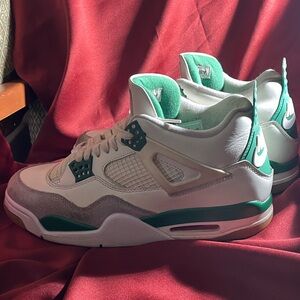 Jordan 4 Retro SB Pine Green Size 12